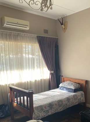 Kroonstad, 5 Bedrooms Bedrooms, ,3 BathroomsBathrooms,House,For Sale,1167