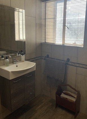 Kroonstad, 5 Bedrooms Bedrooms, ,3 BathroomsBathrooms,House,For Sale,1167