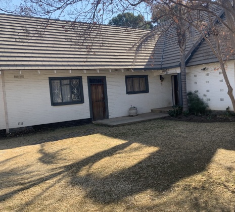 Kroonstad, 5 Bedrooms Bedrooms, ,3 BathroomsBathrooms,House,For Sale,1167