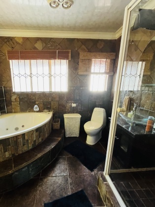 Kroonstad, 4 Bedrooms Bedrooms, ,2 BathroomsBathrooms,House,For Sale,1367
