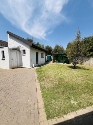 Kroonstad, 4 Bedrooms Bedrooms, ,2 BathroomsBathrooms,House,For Sale,1367