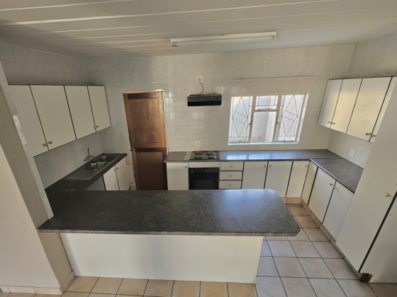 Kroonstad, 3 Bedrooms Bedrooms, ,2 BathroomsBathrooms,Townhouse,For Sale,1370