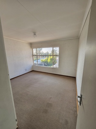 Kroonstad, 3 Bedrooms Bedrooms, ,2 BathroomsBathrooms,Townhouse,For Sale,1370