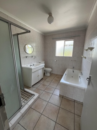 Kroonstad, 3 Bedrooms Bedrooms, ,2 BathroomsBathrooms,Townhouse,For Sale,1370