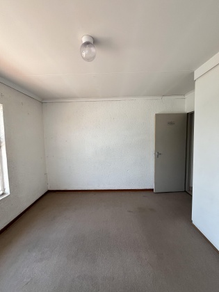Kroonstad, 3 Bedrooms Bedrooms, ,2 BathroomsBathrooms,Townhouse,For Sale,1370