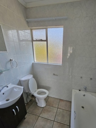 Kroonstad, 3 Bedrooms Bedrooms, ,2 BathroomsBathrooms,Townhouse,For Sale,1370