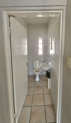 Kroonstad, 3 Bedrooms Bedrooms, ,2 BathroomsBathrooms,Townhouse,For Sale,1370