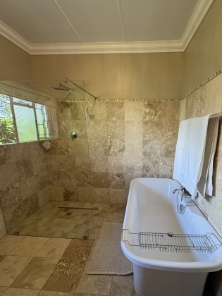Kroonstad, 5 Bedrooms Bedrooms, ,3 BathroomsBathrooms,House,For Sale,1373