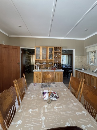 Kroonstad, 5 Bedrooms Bedrooms, ,3 BathroomsBathrooms,House,For Sale,1373
