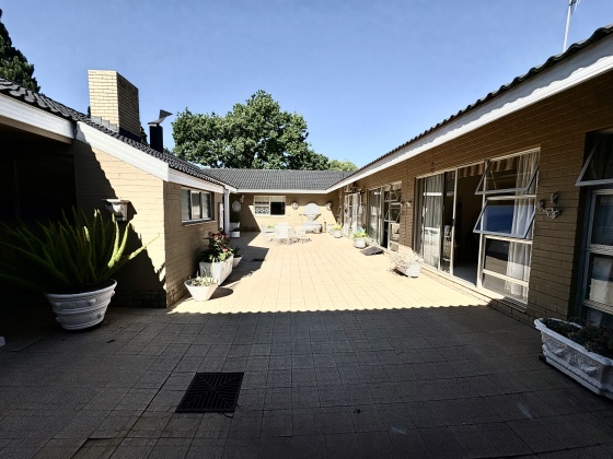 Kroonstad, 5 Bedrooms Bedrooms, ,3 BathroomsBathrooms,House,For Sale,1373