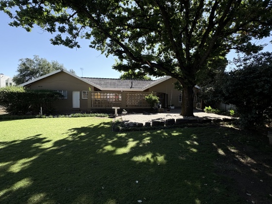 Kroonstad, 5 Bedrooms Bedrooms, ,3 BathroomsBathrooms,House,For Sale,1373