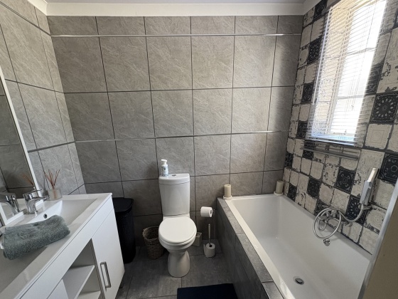 Kroonstad, 2 Bedrooms Bedrooms, ,2 BathroomsBathrooms,Townhouse,For Sale,1391
