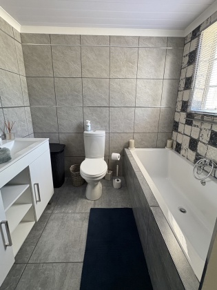 Kroonstad, 2 Bedrooms Bedrooms, ,2 BathroomsBathrooms,Townhouse,For Sale,1391