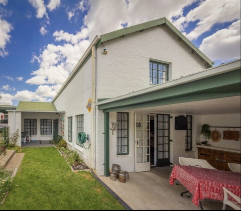 Kroonstad, 2 Bedrooms Bedrooms, ,2 BathroomsBathrooms,Townhouse,For Sale,1391