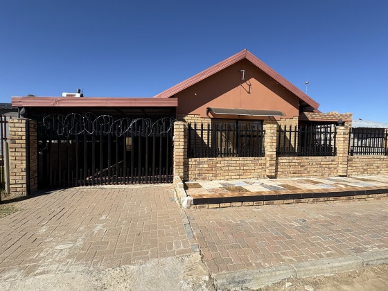 Kroonstad, 3 Bedrooms Bedrooms, ,1 BathroomBathrooms,House,For Sale,1417
