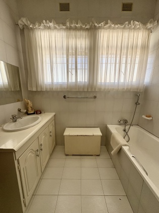 Kroonstad, 4 Bedrooms Bedrooms, ,2 BathroomsBathrooms,House,For Sale,1442