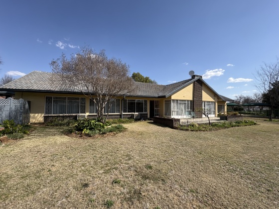 Kroonstad, 4 Bedrooms Bedrooms, ,3 BathroomsBathrooms,House,For Sale,1449