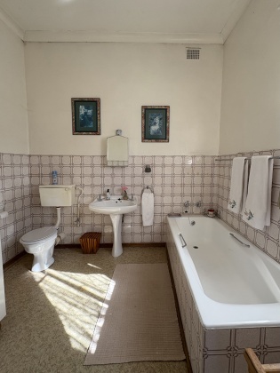 Kroonstad, 4 Bedrooms Bedrooms, ,3 BathroomsBathrooms,House,For Sale,1449