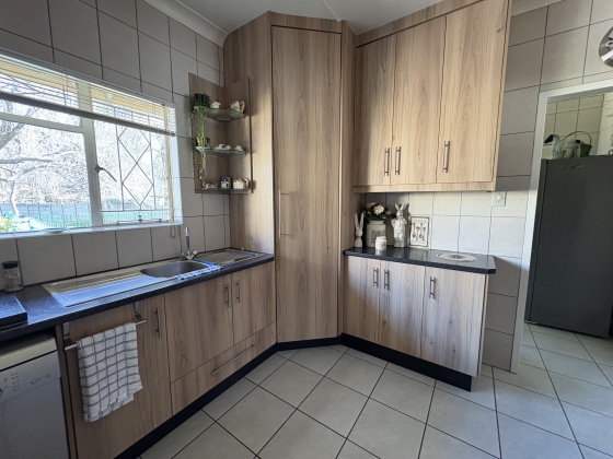 Kroonstad, 4 Bedrooms Bedrooms, ,3 BathroomsBathrooms,House,For Sale,1449