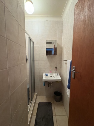 Kroonstad, 4 Bedrooms Bedrooms, ,3 BathroomsBathrooms,House,For Sale,1449