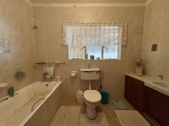 Kroonstad, 4 Bedrooms Bedrooms, ,3 BathroomsBathrooms,House,For Sale,1449