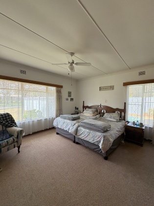 Kroonstad, 4 Bedrooms Bedrooms, ,3 BathroomsBathrooms,House,For Sale,1449