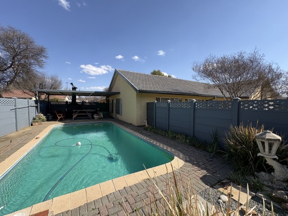Kroonstad, 4 Bedrooms Bedrooms, ,3 BathroomsBathrooms,House,For Sale,1449