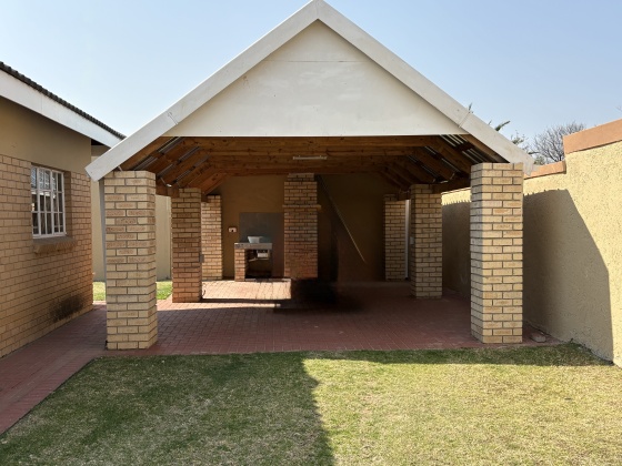 Kroonstad, 3 Bedrooms Bedrooms, ,2 BathroomsBathrooms,House,For Sale,1453