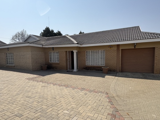 Kroonstad, 3 Bedrooms Bedrooms, ,2 BathroomsBathrooms,House,For Sale,1453