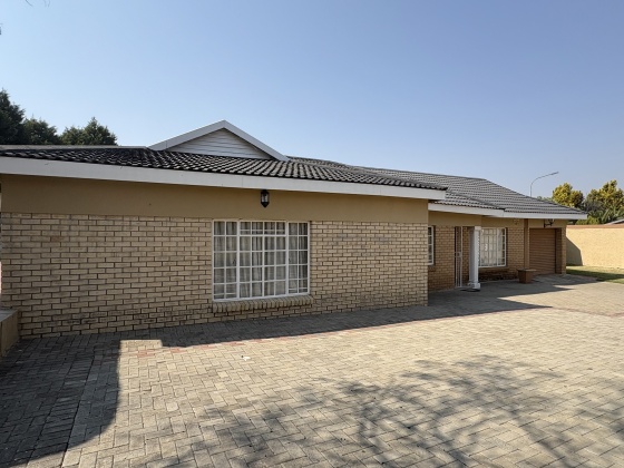 Kroonstad, 3 Bedrooms Bedrooms, ,2 BathroomsBathrooms,House,For Sale,1453