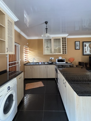 Kroonstad, 3 Bedrooms Bedrooms, ,2 BathroomsBathrooms,House,For Sale,1453