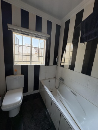 Kroonstad, 3 Bedrooms Bedrooms, ,2 BathroomsBathrooms,House,For Sale,1453