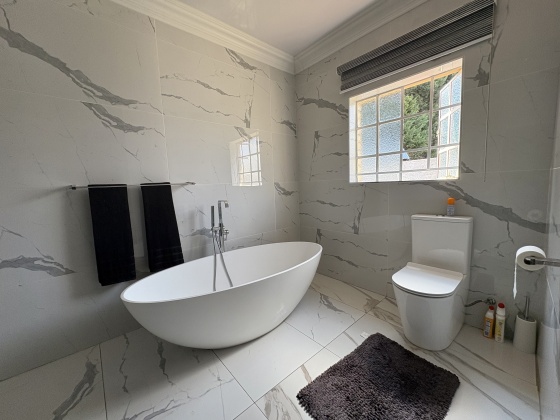 Kroonstad, 3 Bedrooms Bedrooms, ,2 BathroomsBathrooms,House,For Sale,1453