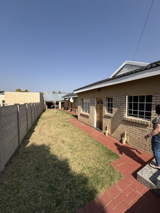 Kroonstad, 3 Bedrooms Bedrooms, ,2 BathroomsBathrooms,House,For Sale,1453
