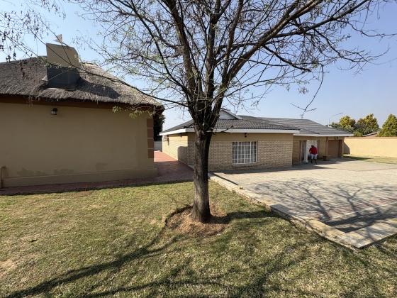 Kroonstad, 3 Bedrooms Bedrooms, ,2 BathroomsBathrooms,House,For Sale,1453