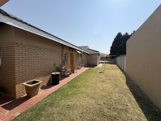 Kroonstad, 3 Bedrooms Bedrooms, ,2 BathroomsBathrooms,House,For Sale,1453