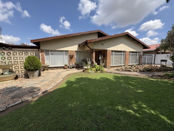 Kroonstad, 4 Bedrooms Bedrooms, ,2 BathroomsBathrooms,House,For Sale,1469