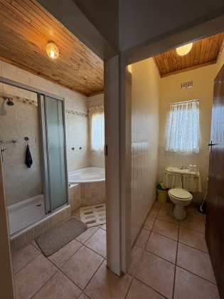 Kroonstad, 4 Bedrooms Bedrooms, ,2 BathroomsBathrooms,House,For Sale,1469