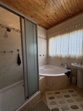 Kroonstad, 4 Bedrooms Bedrooms, ,2 BathroomsBathrooms,House,For Sale,1469