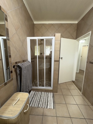 Kroonstad, 6 Bedrooms Bedrooms, ,3 BathroomsBathrooms,House,For Sale,1473