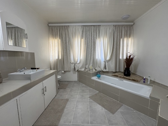 Kroonstad, 6 Bedrooms Bedrooms, ,3 BathroomsBathrooms,House,For Sale,1473
