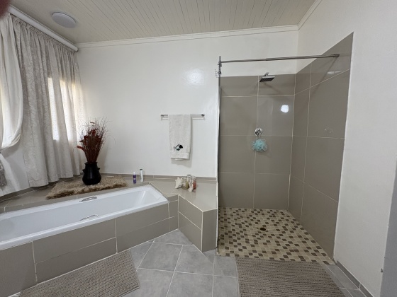 Kroonstad, 6 Bedrooms Bedrooms, ,3 BathroomsBathrooms,House,For Sale,1473