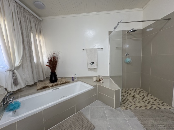 Kroonstad, 6 Bedrooms Bedrooms, ,3 BathroomsBathrooms,House,For Sale,1473