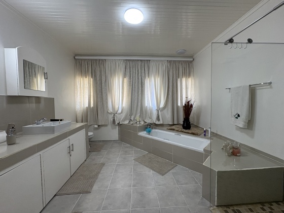 Kroonstad, 6 Bedrooms Bedrooms, ,3 BathroomsBathrooms,House,For Sale,1473