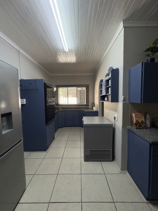 Kroonstad, 6 Bedrooms Bedrooms, ,3 BathroomsBathrooms,House,For Sale,1473