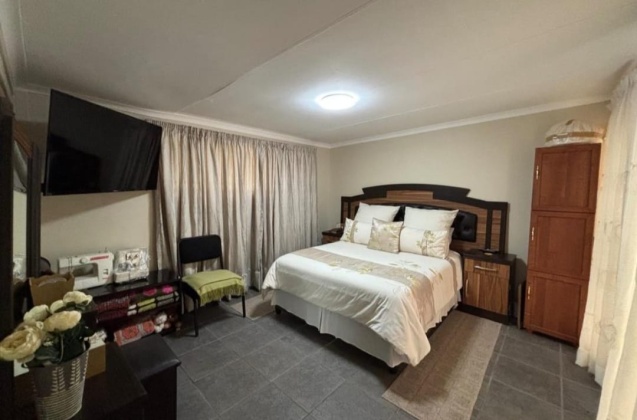Kroonstad, 6 Bedrooms Bedrooms, ,3 BathroomsBathrooms,House,For Sale,1473