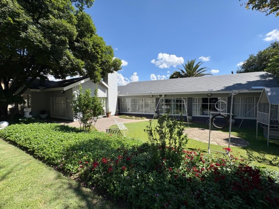 Kroonstad, 6 Bedrooms Bedrooms, ,3 BathroomsBathrooms,House,For Sale,1473