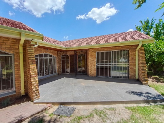 Kroonstad, 4 Bedrooms Bedrooms, 0 ,3 BathroomsBathrooms,House,For Sale,0,1488