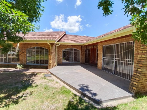 Kroonstad, 4 Bedrooms Bedrooms, 0 ,3 BathroomsBathrooms,House,For Sale,0,1488