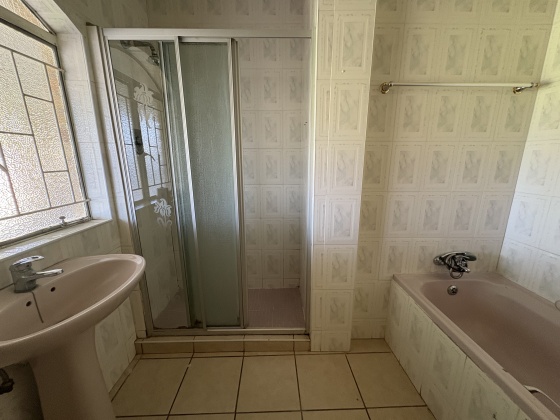 Kroonstad, 4 Bedrooms Bedrooms, 0 ,3 BathroomsBathrooms,House,For Sale,0,1488